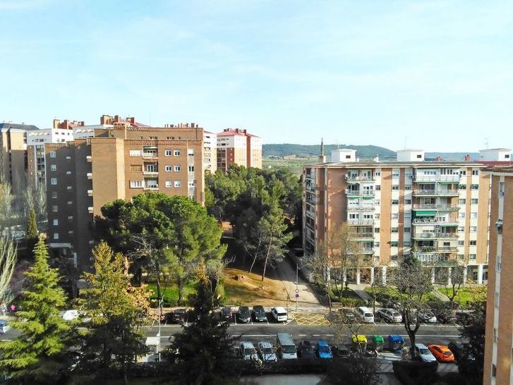 Fallece una menor de 21 meses atropellada por su madre cuando aparcaba el coche en la calle Constitución de Guadalajara