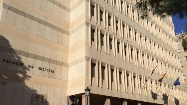 Este miércoles juzgan en Albacete a un hombre acusado de obligar a su hija de 6 años a mantener relaciones sexuales