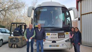 El autobús fletado pr el Club de Rugby Guadalajara y empresarios de la provincia salió este sábado con ayuda a Ucrania con cuatro voluntarios