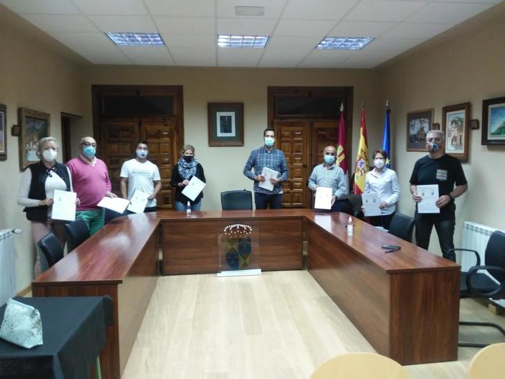 El Ayuntamiento de Jadraque firma ayudas con ocho asociaciones locales por importe de 12.500 euros