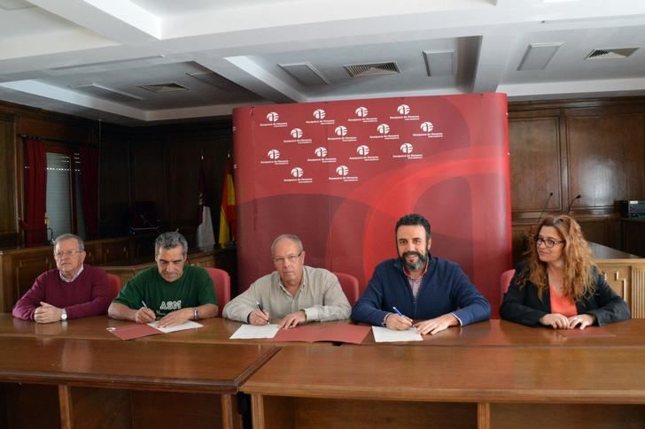 Renovados los convenios entre el Ayuntamiento de Azuqueca y las casas regionales de Andalucía y Extremadura