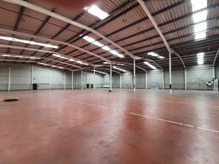 El Ayuntamiento de Azuqueca pone de nuevo a disposición de las peñas una gran nave para preparar el Desfile de Carrozas de septiembre