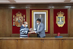 El Ayuntamiento de Azuqueca rinde homenaje a Rafael Murillo, jefe de la Agrupación Local de Protección Civil