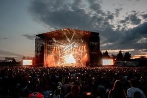 "Azuqueca, Vívela" supera los 15.000 espectadores con las actuaciones de Quevedo, Malú y Víctor Manuel