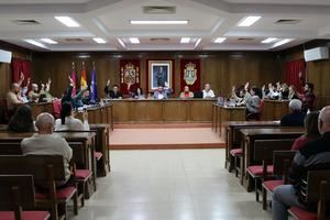 El Pleno aprueba dos declaraciones institucionales sobre los vermús navideños y la nueva oficina de la Policía Local de Azuqueca