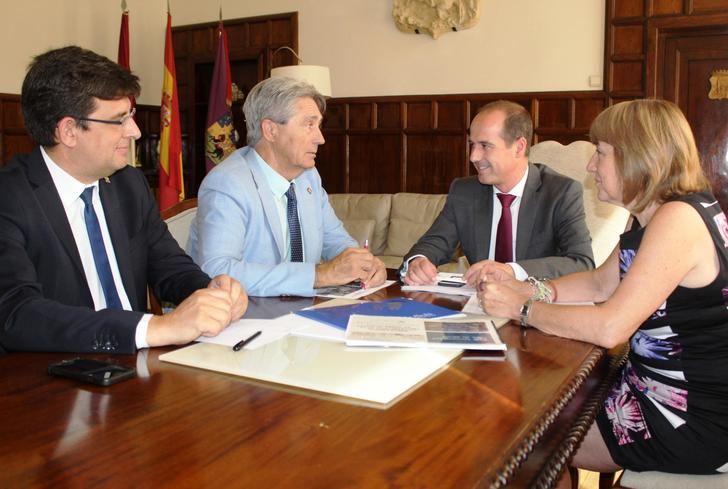 El alcalde de Guadalajara se compromete a que la cesión a la Universidad de los terrenos del futuro Campus sea efectiva este mes de julio