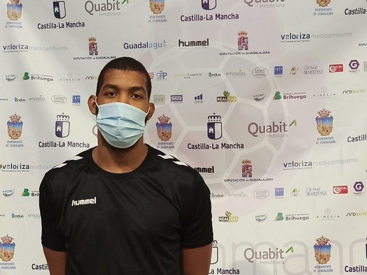 El Quabit cierra el año y despide a Barkhordari en un choque de altura