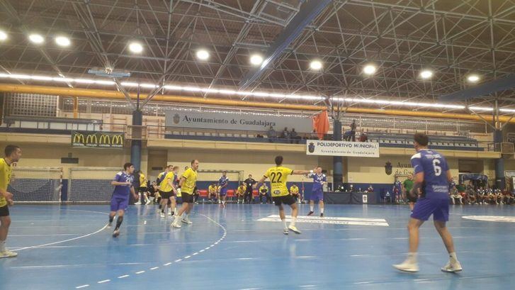 No se pudo completar la remontada, Balonmano Guadalajara 29 Club Balonmano Soria 30