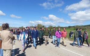 El presidente de la Diputación, José Manuel Latre, participa en la Marcha Diocesana a la Virgen de la Salud de Barbatona