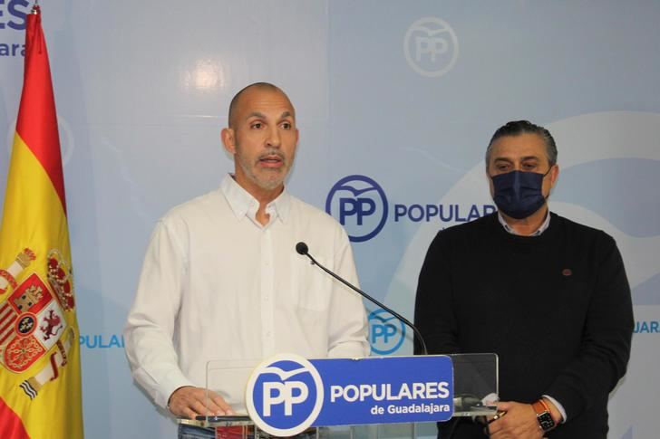 Benítez reprocha a Page su no a todas las propuestas del PP dirigidas a ayudar a las familias, autónomos y pymes
