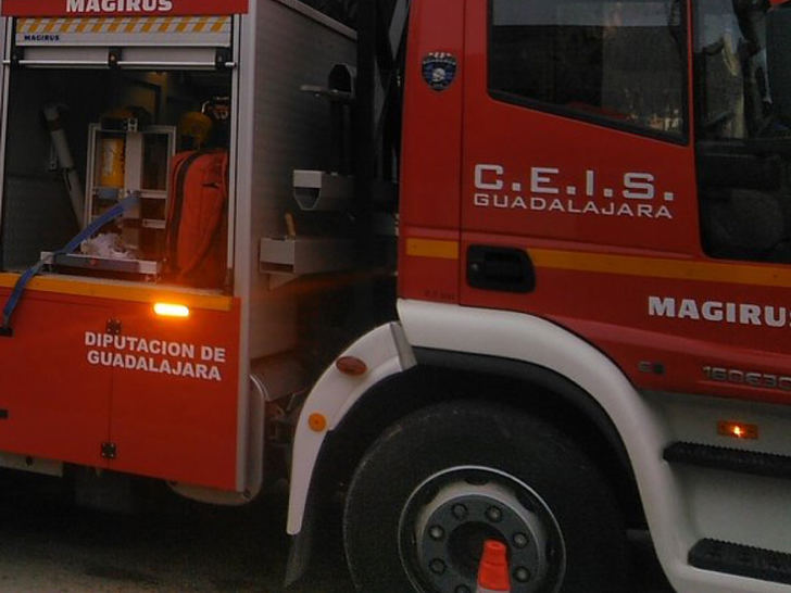 54 personas y 13 medios, cuatro de ellos aéreos, trabajan en la extinción de un INCENDIO declarado en Usanos