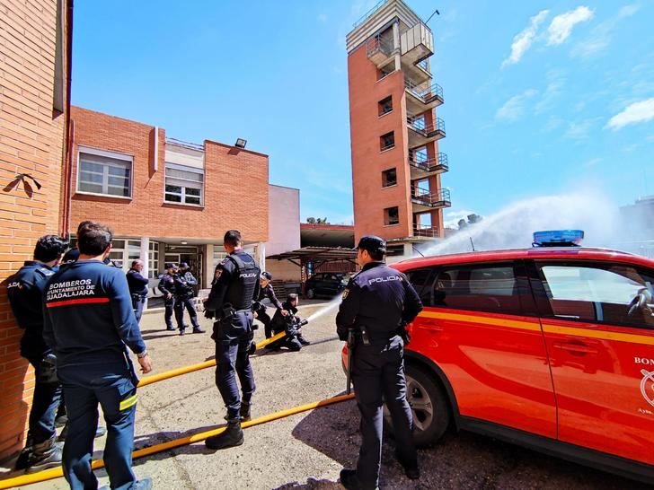La Policía Nacional y Bomberos de Guadalajara, juntos en unas jornadas formativas para mejorar su actuación en casos de incendio