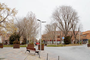 La Policía Local de Azuqueca denuncia a 21 personas que participaban en botellones en la plaza del General Vives y el parque de La Constitución