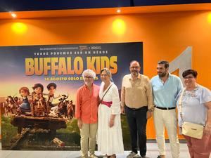 La alcaldesa Ana Guarinos asiste al preestreno de Bufalo Kids en los Multicines Guadalajara