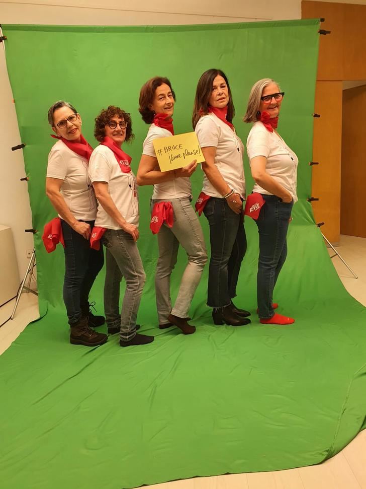 Las Burbutrizes apoyan a Peralejos de las Truchas a conseguir su sueño de que Bruce Springsteen visite el pueblo del Alto Tajo