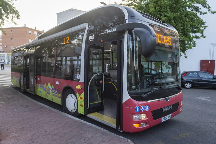 El Ayuntamiento de Azuqueca refuerza el autobús urbano con motivo de la Semana de Todos los Santos