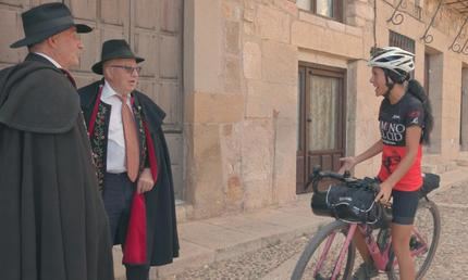 La Caballada de Atienza cierra el tercer episodio de la serie documental “El Camino del Cid: Diario de una Ciclista” 