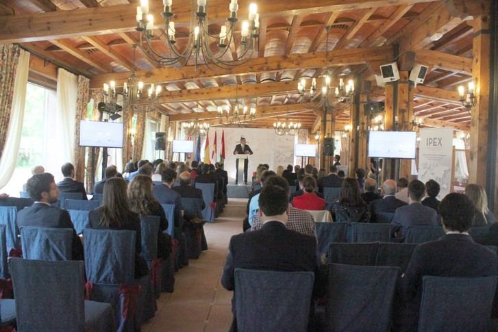 El alcalde de Cabanillas anuncia en el Foro de Capital Extranjero el próximo inicio de obras del polígono industrial ST-31