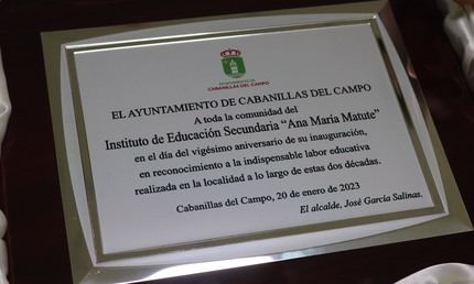 El Ayuntamiento de Cabanillas reconoce la labor del IES Ana María Matute, en el 20º aniversario de su apertura