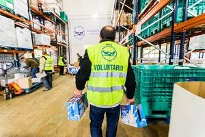 La Obra Social &#8221;la Caixa&#8221;, CaixaBank y FESBAL recogen 6.800 litros de leche para familias desfavorecidas en Guadalajara