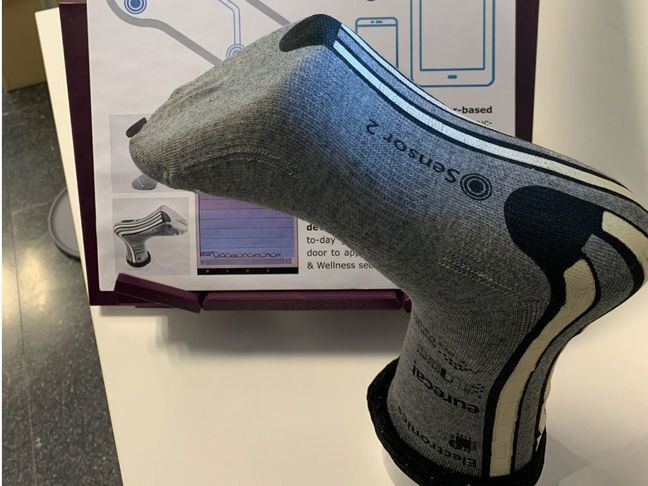 Eurecat y AST Presentan un calcetín inteligente que monitoriza el movimiento al caminar y evita caídas