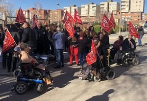 Nueva concentraci&#243;n de los trabajadores del Centro de Atenci&#243;n a Personas con Discapacidad F&#237;sica (CAMF) de Guadalajara