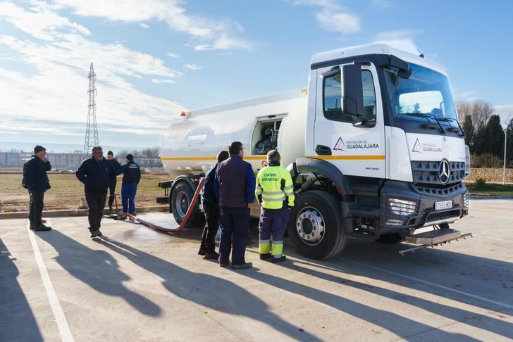 La Diputación de Guadalajara adquiere un nuevo camión cisterna de 10.000 litros para suministro de agua y baldeo