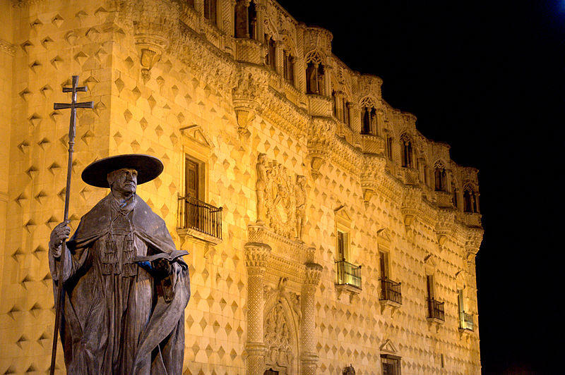 El Cardenal Mendoza y su impulso a la ciudad, detalle monumental de octubre