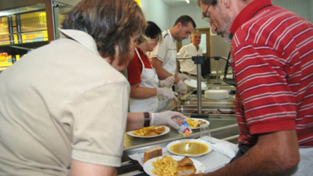 Cáritas Guadalajara quintuplica con esta crisis los menús a familias sin recursos