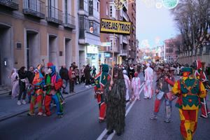 Multitudinario y colorido desfile de botargas para dar la bienvenida con el pregón al Carnaval en Guadalajara 