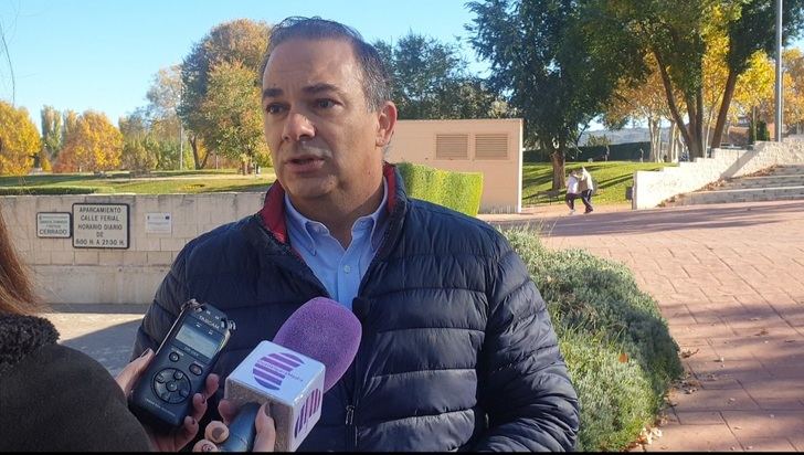 Carnicero propone coherencia y coordinación en el modelo de gestión que Rojo quiere implantar en los aparcamientos de Guadalajara