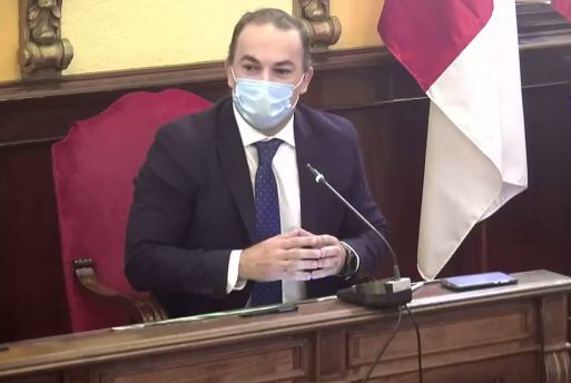 El PP pregunta en pleno al alcalde de Guadalajara qué gestiones está realizando para impedir el cierre del Colegio Río Tajo y Rojo contesta atacando: Ustedes son muy conservadores, nosotros tenemos ambición