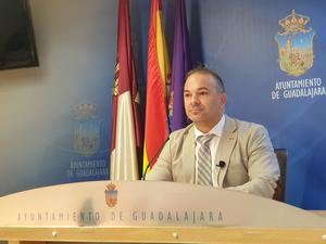 Carnicero propone no subir el impuesto de la plusvalía en Guadalajara y bonificarlo en las herencias