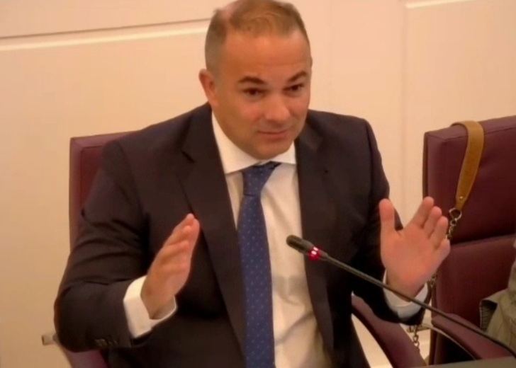 Carnicero: Sr. Rojo, usted se irá sin dejar ni un solo proyecto terminado y un Ayuntamiento arruinado