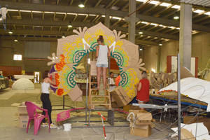 El recorrido del Desfile de Carrozas de Azuqueca volverá a tener vallas y más plazas en las gradas