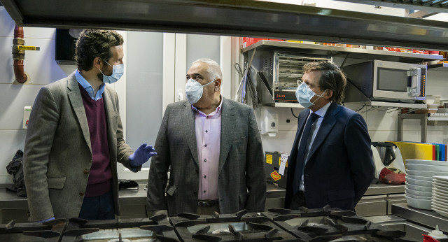 Casado propone a los hosteleros lo contrario que la ministra Ribera: Quien no pueda abrir, tendrá las ayudas de los gobiernos del PP