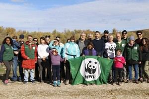 Castillejos vuelve a reforestarse con la plantación de 100 olmos resistentes a la grafiosis