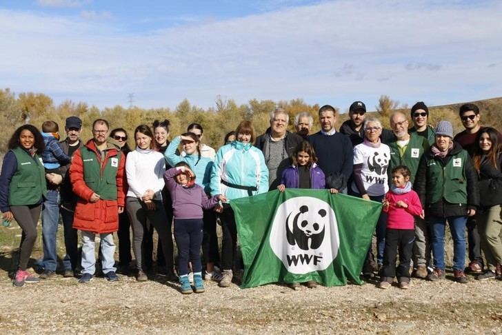 Castillejos vuelve a reforestarse con la plantación de 100 olmos resistentes a la grafiosis