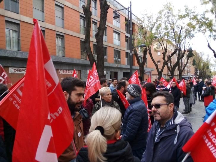 CCOO y UGT se movilizan en Guadalajara contra los despidos "por estar enfermo"