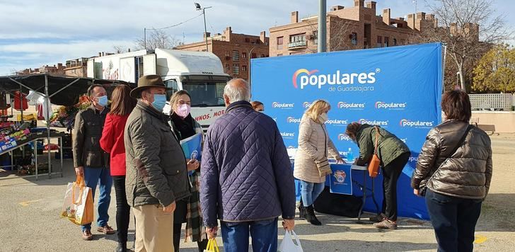 El PP de Azuqueca se moviliza contra la reforma educativa que pretende acabar con la enseñanza concertada, la educación especial y el castellano