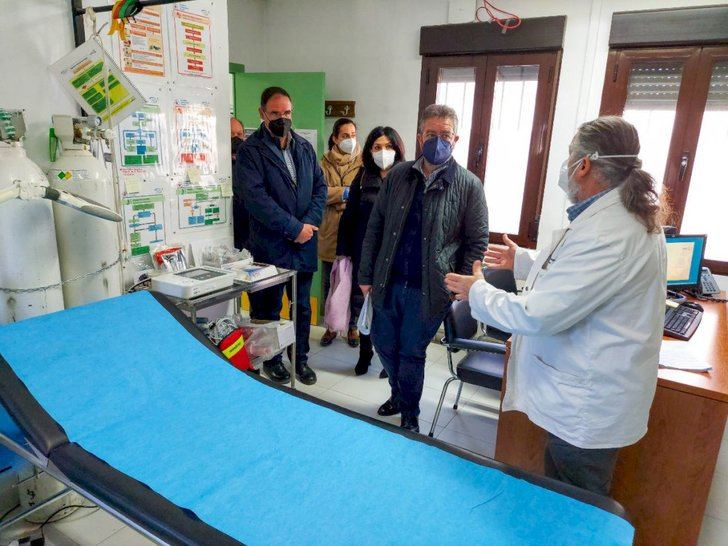 El alcalde de Cañaveras denuncia el "peor Centro de Salud de Castilla La Mancha, sin sala de espera y en un barracón metálico"