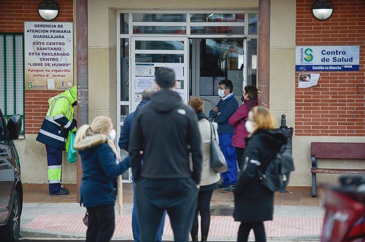 Denuncian en Guadalajara que la Atención Primaria está desbordada por la mala planificación de Page, CLM es la región con la mayor tasa de mortalidad de toda España, con 325 fallecidos por cada 100.000 habitantes