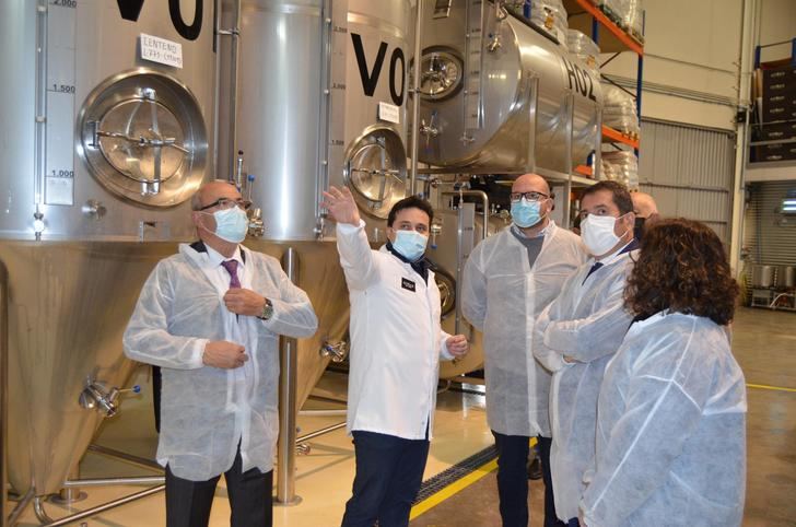El presidente de Cepyme visita la fábrica de Cervezas Arriaca en Yunquera de Henares