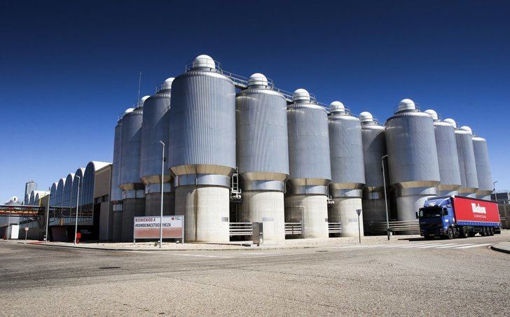 Mahou San Miguel dona 8.400 litros de agua a hospitales y colectivos más necesitados de Castilla La Mancha 