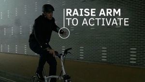 Una chaqueta inteligente ayuda a los ciclistas en la conducción