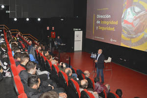 &#201;xito de la primera charla organizada por el CD Azuqueca y el Ayuntamiento 