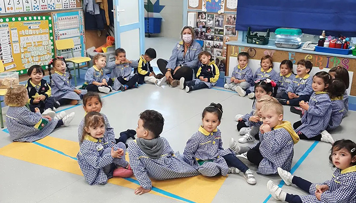 El colegio Salesiano se cubre de rosa en el día del cáncer de mama
