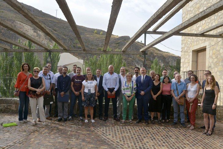 Llega a Cuenca, de la mano del COACM, la exposición 'Cela y algunos amigos. Casas de una generación'