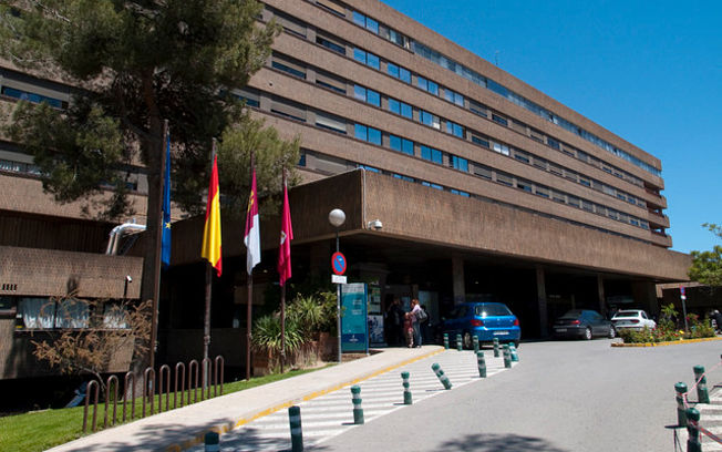 Los médicos de la UCI de Albacete desmienten a Page : 'Nos han faltado monitores, respiradores, infraestructuras, tomas de gases…'