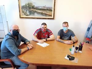 El Ayuntamiento de Yunquera de Henares firma sendos convenios con los clubes deportivos PLG Yunquera y Los Barrileros FS